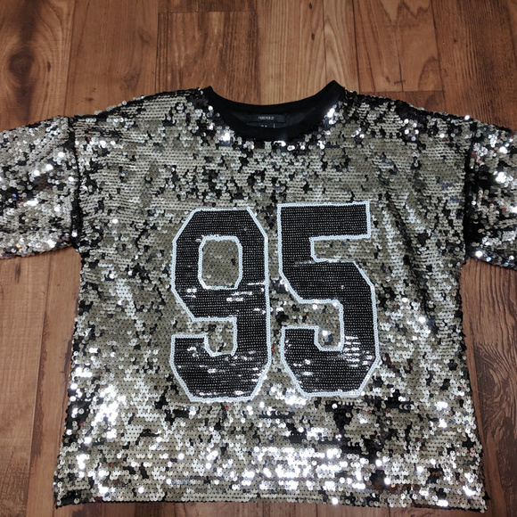 NWOT Forever21 Sequin Silver Black Top size M - Picture 1 of 5